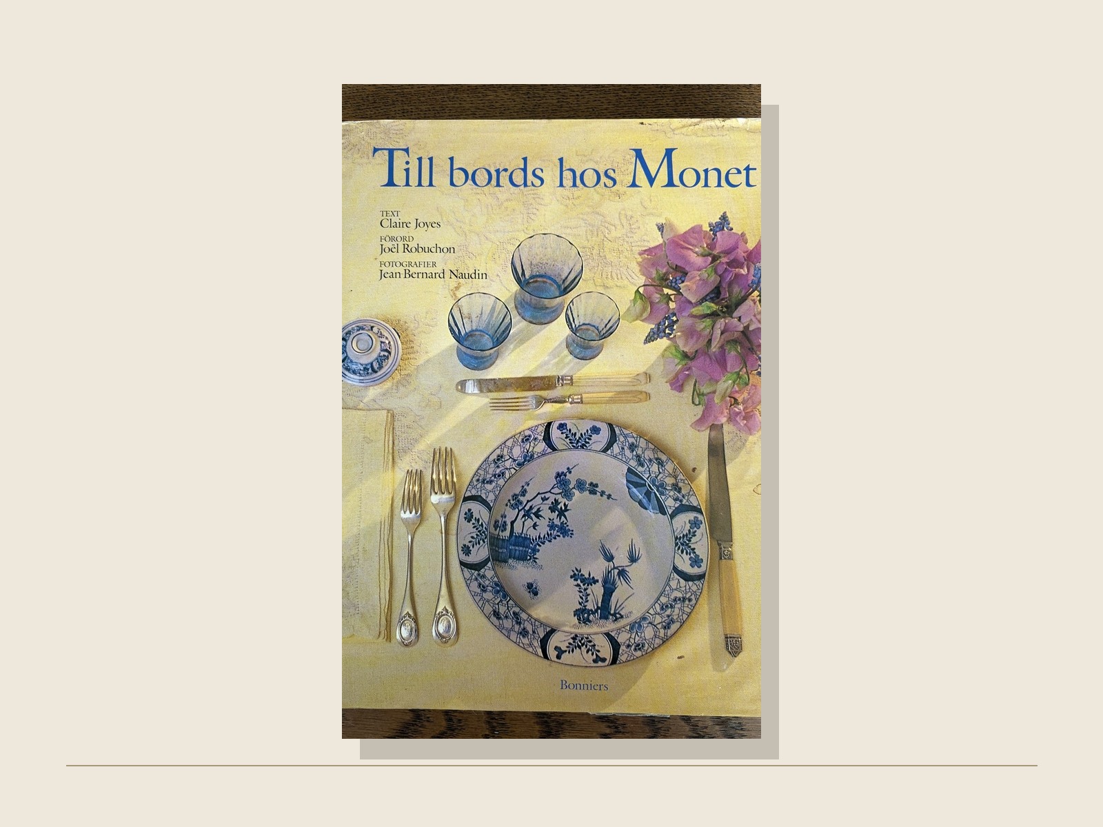 Omslag för Till bords hos Monet